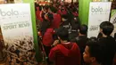 Para suporter Manchester United menganteri untuk nonton bersama laga antara MU melawan City. (Bola.com/Vitalis Yogi Trisna)