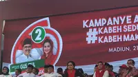 Ketua Umum PDI Perjuangan Megawati Soekarnoputri menghadiri kampanye akbar pasangan Gus Ipul-Puti Guntur di Lapangan Gulun Madiun Jawa Timur, Kamis (21/6/2018). (Liputan6.com/Lizsa Egeham)