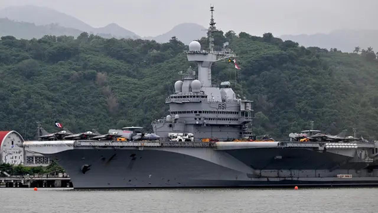 FOTO: Melihat Kecanggihan Kapal Induk Prancis yang Bersandar di Indonesia, Bertenaga Nuklir dan Angkut Puluhan Armada Tempur
