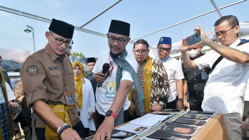 Menteri Pariwisata dan Ekonomi Kreatif (Menparekraf) Sandiaga Salahuddin Uno menghadiri pameran fotografi santri di pesantren Ruhama Al Fajar, Tajurhalang (Istimewa)