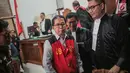 Terdakwa kasus dugaan penghilangan barang bukti pengaturan skor, Joko Driyono usai menjalani sidang putusan di PN Jakarta Selatan, Selasa (23/7/2019). Joko Driyono dinyatakan bersalah atas perkara pengrusakan barang bukti dengan vonis hukuman 1 tahun 6 bulan penjara. (Liputan6.com/Faizal Fanani)