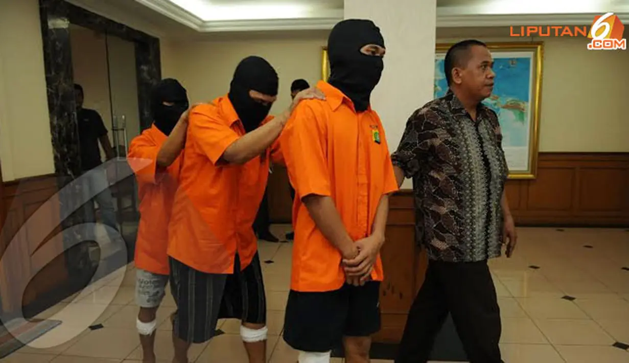 Karena berusaha melawan petugas, ketiga tersangka perampokan terpaksa dilumpuhkan dengan timah panas (Liputan6.com/Helmi Fithriansyah)