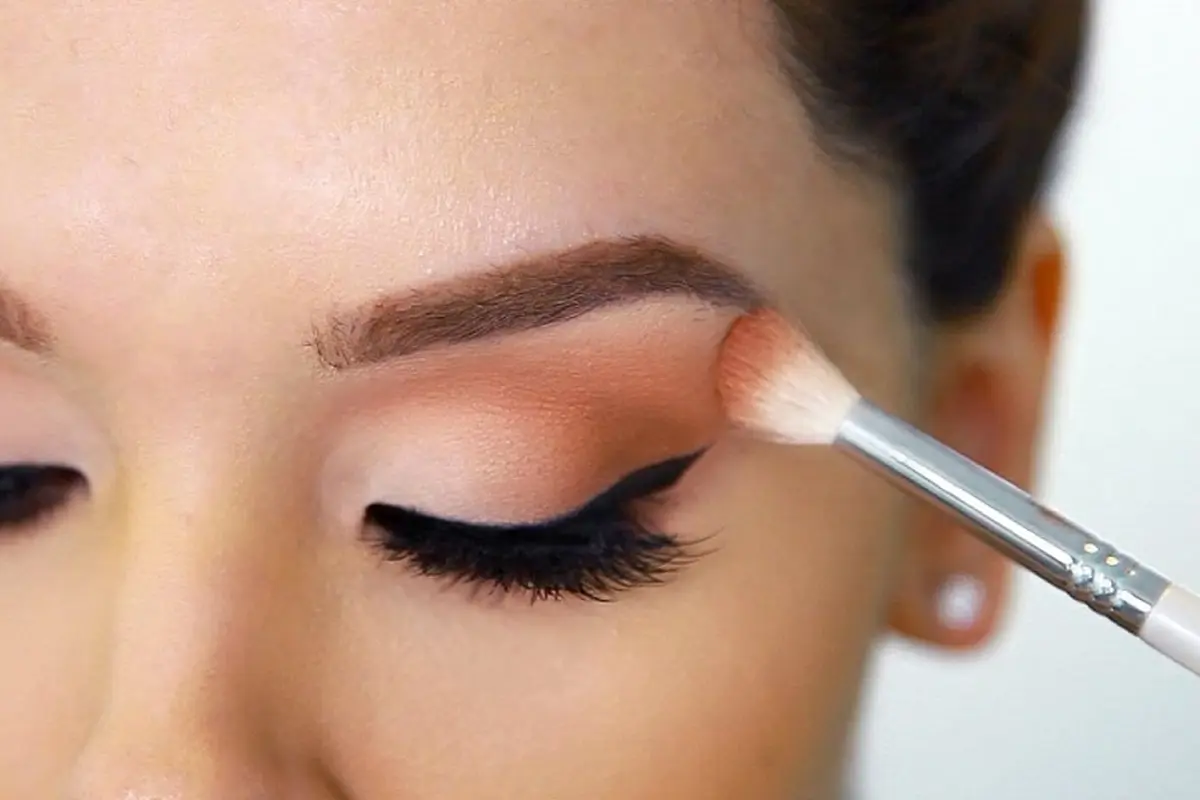 Eyeshadow Habis? Pakai Alat Makeup Ini Saja Sebagai Gantinya