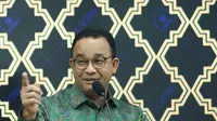 Gubernur DKI Jakarta Anies Baswedan memberikan sambutan saat  pameran Jakarta Innovation Day 2022 di Balai Kota DKI Jakarta, Selasa (27/9/2022). Pemerintah Provinsi (Pemprov) DKI Jakarta menggelar Jakarta Innovation Day 2022, dalam ajang pameran innovasi Jakarta terdapat Bioniqa yaitu pohon robot yang mampu mereduksi karbon di udara dan mengubahnya menjadi oksigen. (Liputan6.com/Herman Zakharia)