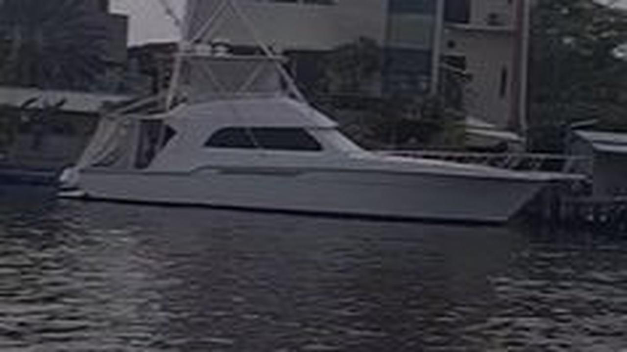 "Ada private dermaga, satu rumah satu dermaga. (terus) ada kapal yacht-nya," tambahnya.