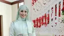 Disela kesibukannya menjalani syuting, Elma tidak khawatir meski tidak bisa menyiapkan menu berbuka puasa. Karena anak-anaknya kini sudah besar. (Adrian Putra/Bintang.com)