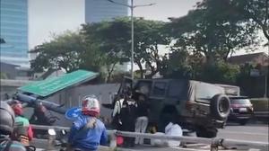 Detik-detik Maung TNI Tabrak Separator dan Plang Tol Dalam Kota