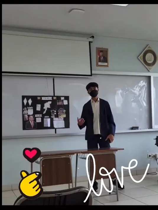 Bintang Pratama memiliki cita-cita menjadi Presiden Republik Indonesia. "Kak @bintangpratamakurniawan yang punya cita-cita mau jadi Presiden. Semangat Kak Bintang," tulis pemeran Ardi dalam film Buruan Cium Gue ini beberapa bulan lalu. [Instagram/hengkykurniawan]