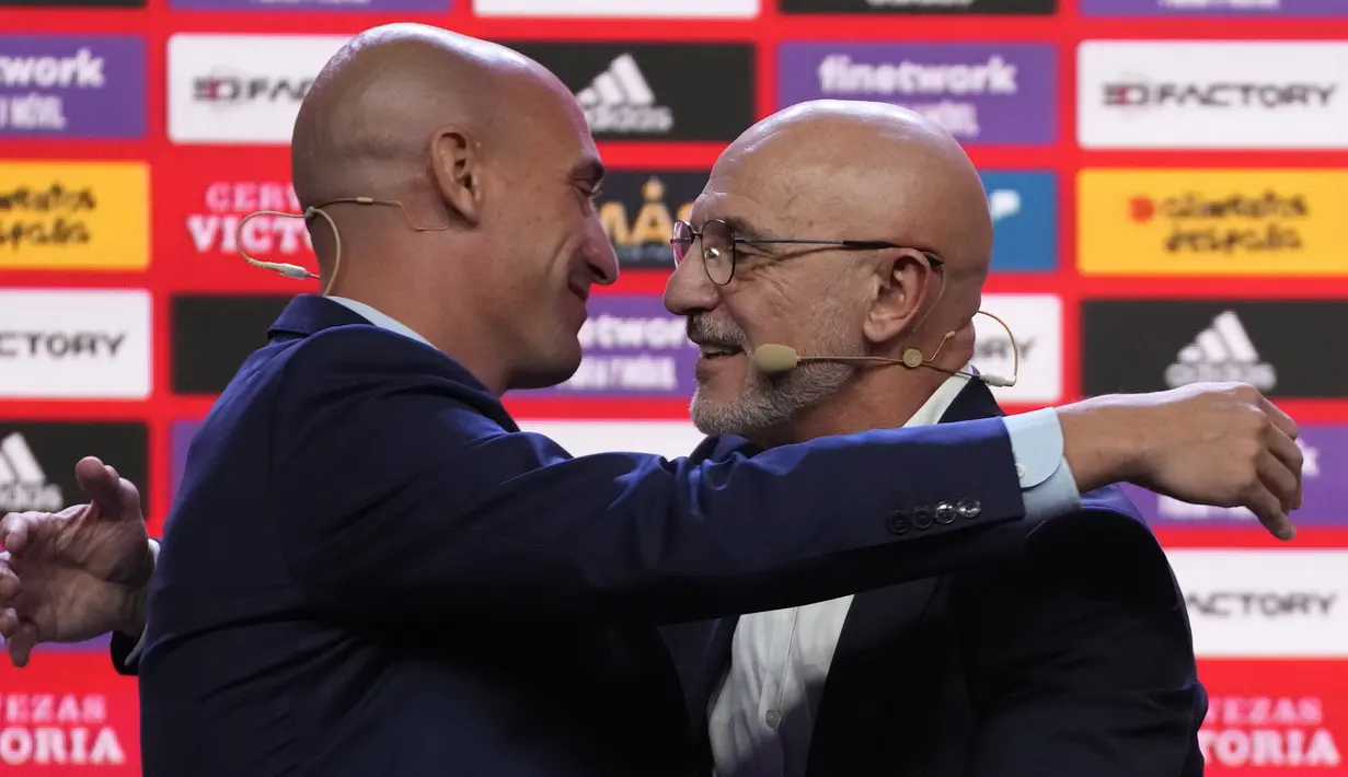 Luis de la Fuente bukanlah orang baru dalam struktur sepak bola Spanyol. Sebelumnya ia telah diberi kepercayaan untuk membesut Timnas Spanyol di level yunior, mulai U-18, U-19 hingga U-21. (AP Photo/Paul White)