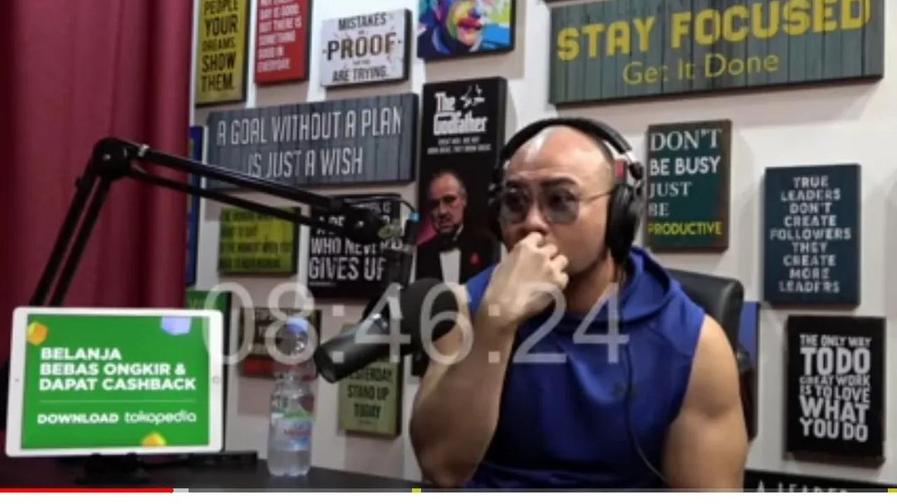Ada juga yang menuliskan kalimat lucu di postingan Reza Zakarya. Ada yang menyebut penampilan Reza seperti Deddy Corbuzier.<br>