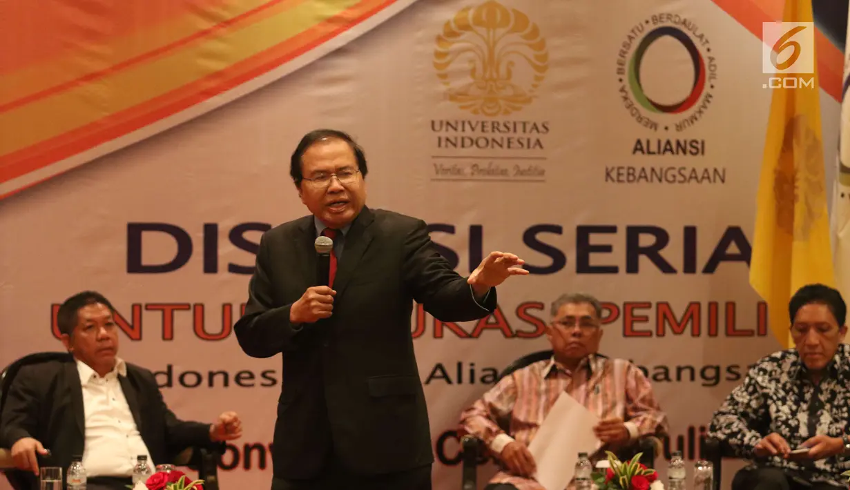 Mantan Menko Kemaritiman Rizal Ramli saat diskusi serial untuk edukasi pemilih dengan tema "Debat-Tak Debat: Utang Besar Buat Siapa? di Jakarta Convention Center, Senayan, Jakarta, Selasa (3/7). (Liputan6.com/Angga Yuniar)