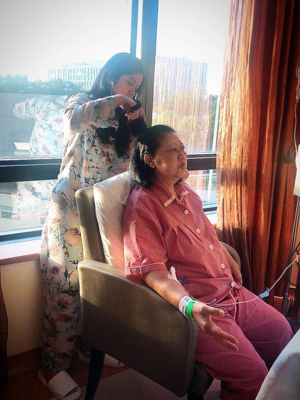 Potret Annisa Pohan setia temani Ani Yudhoyono (Sumber: Instagram/annisayudhoyono)