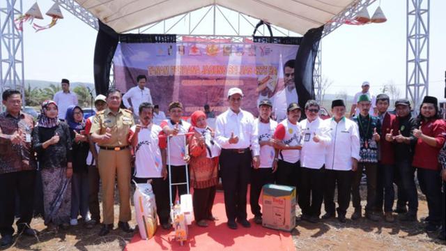 Genjot Produksi, Mentan Amran Bersama Petani Muda Milenial Tanam Jagung 5.000 Ha