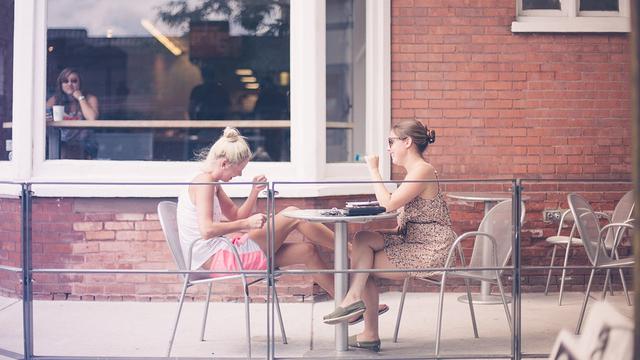 Ilustrasi orang bermuka dua