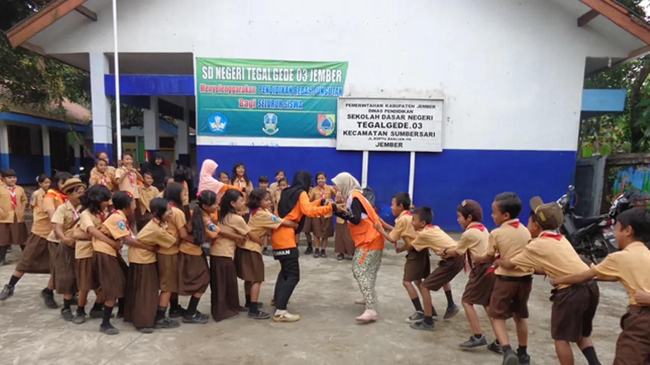 Relawan RZ Berbagi Ilmu Ke 185 Sekolah Di 32 Kota
