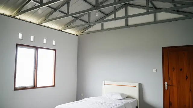Kamar Minimalis dengan Baja Ringan Terbuka