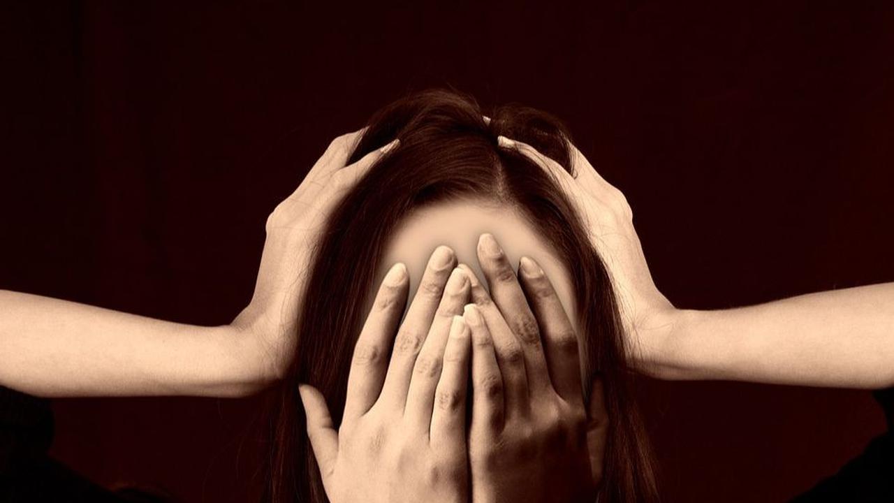 Wanita lebih rentan terhadap stroke karena hormon. Tingkat hormon, terutama estrogen, dapat mempengaruhi kekuatan pembuluh darah dan membuatnya lebih rentan terhadap robekan dan pembekuan darah.