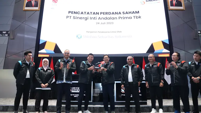 Pencatatan perdana saham PT Sinergi Inti Andalan Prima Tbk (INET), perusahaan tercatat ke-50 di Bursa Efek Indonesia (BEI) pada 2023, Senin (24/7/2023).