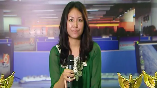 Farah Pengunjung Peserta Presenter di Indonesia Broadcaster Expo 2013.