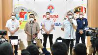 Menpora Zainudin Amali bersama Ketua Umum PSSI, Iwan Bule pada acara konferensi pers di Kantor Kemenpora, Rabu (21/04/2021). (Dokumentasi Kemenpora)