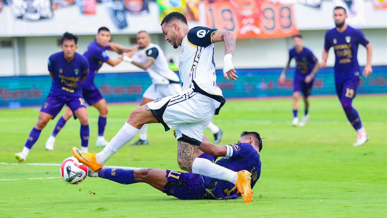 FOTO: Persija Bawa Pulang Tiga Poin dari Tangerang