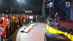 Ustadz Yusuf Mansur memberikan ceramah pada acara Doa Bersama Lintas Agama dan Festival Seni Budaya di Jakarta, Jumat (12/4). Acara yang digelar Gerakan Alumni UI dan IKJ mengusung tema "SATUkan Doa menuju Kemenangan". (Liputan6.com/Angga Yuniar)