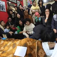 Wafat Yon Koeswoyo (Adrian Putra/bintang.com)