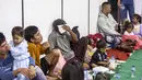 Penumpang kapal feri Putri Yasmin tiba  Pelabuhan Padang Bay, Karangasem, Bali, Rabu, 12 Agustus 2026. (AFP/ Lana Priatna)