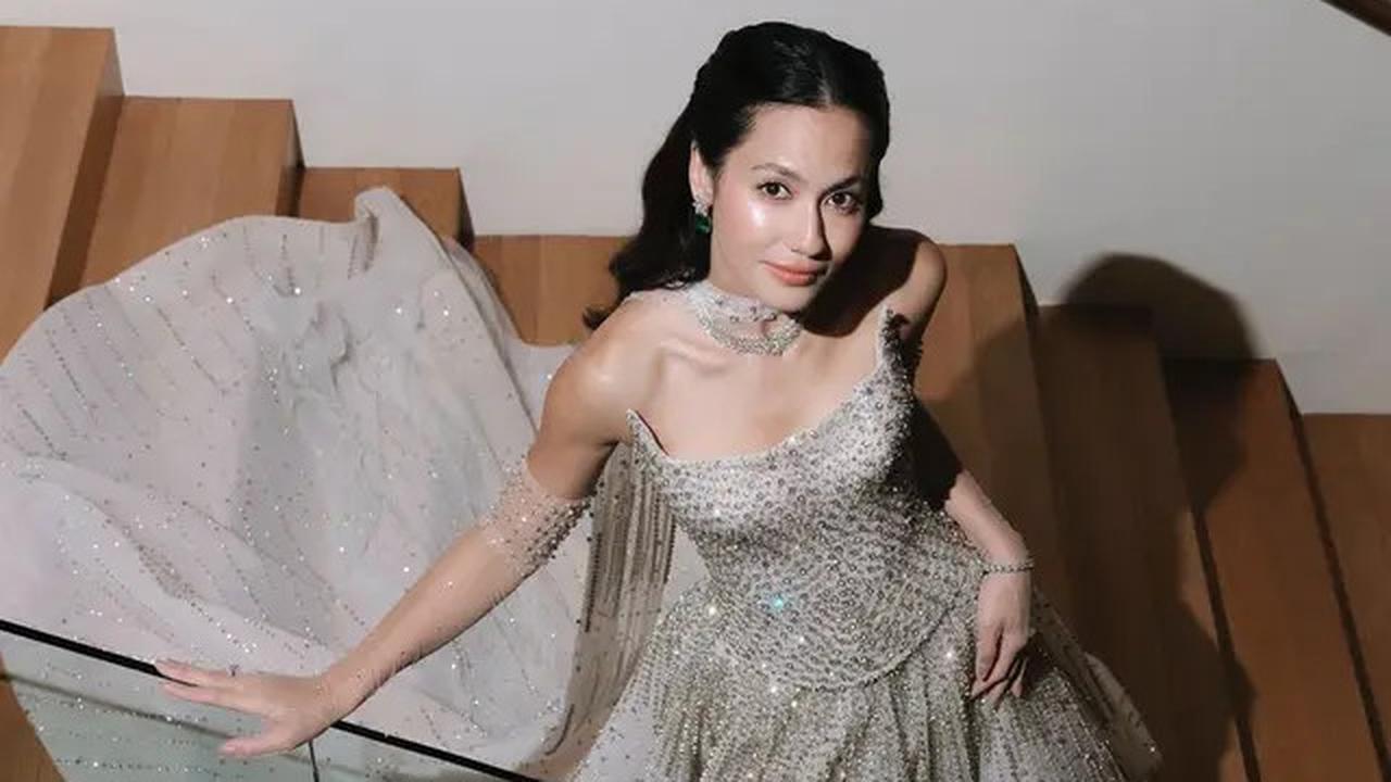 6 Pesona Pevita Pearce Saat Menikah dengan Crazy Rich Malaysia, Gaun Pengantin Bertabur 70.000 Kristal
