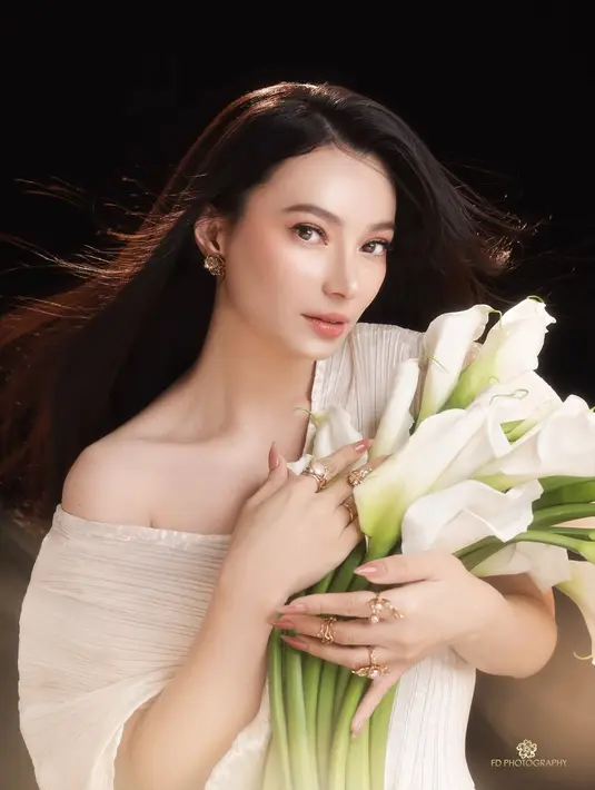 Setelah tampil elegan dengan old Hollywood glam, Asmirandah pancarkan pesonanya yang cantik effortless [@fdphotography90]