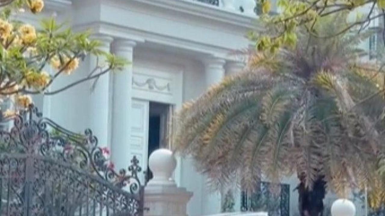Terima Rp37 Miliar Dalam 1 Kasus, 8 Foto Rumah Otto Hasibuan yang Megah Bak Kerajaan