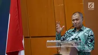 Ketua KPK Agus Rahardjo memberikan sambutan pada penandatangan Nota Kesepahaman (MoU) dengan Kementerian Pendidikan di Jakarta, Kamis (3/8). Nota kesepahaman ini merupakan bentuk dukungan terhadap upaya pencegahan korupsi. (Liputan6.com/Johan Tallo)