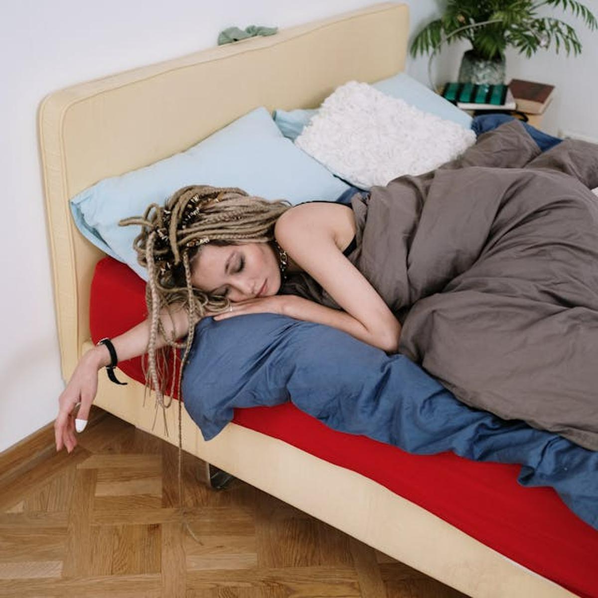 Suka Tidur Pakai AC? Ini Risiko Kesehatan yang Perlu Anda Tahu