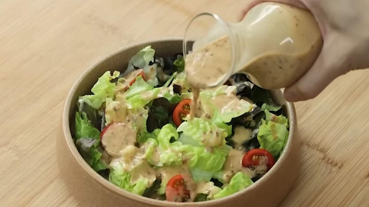 Resep Praktis Saus Wijen Sangrai Rendah Kalori yang Cocok untuk Salad Diet