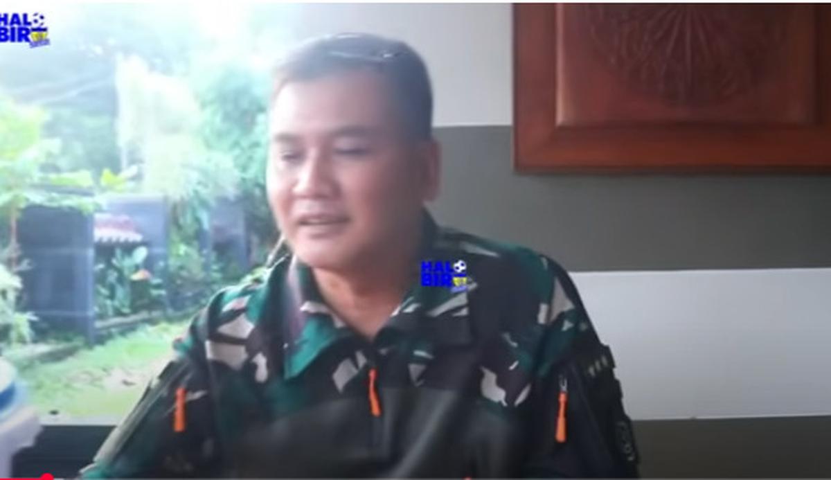 Berangkat Dinas ke Kalbar, Momen Letjen Kunto Arief Tak Lupa Salat