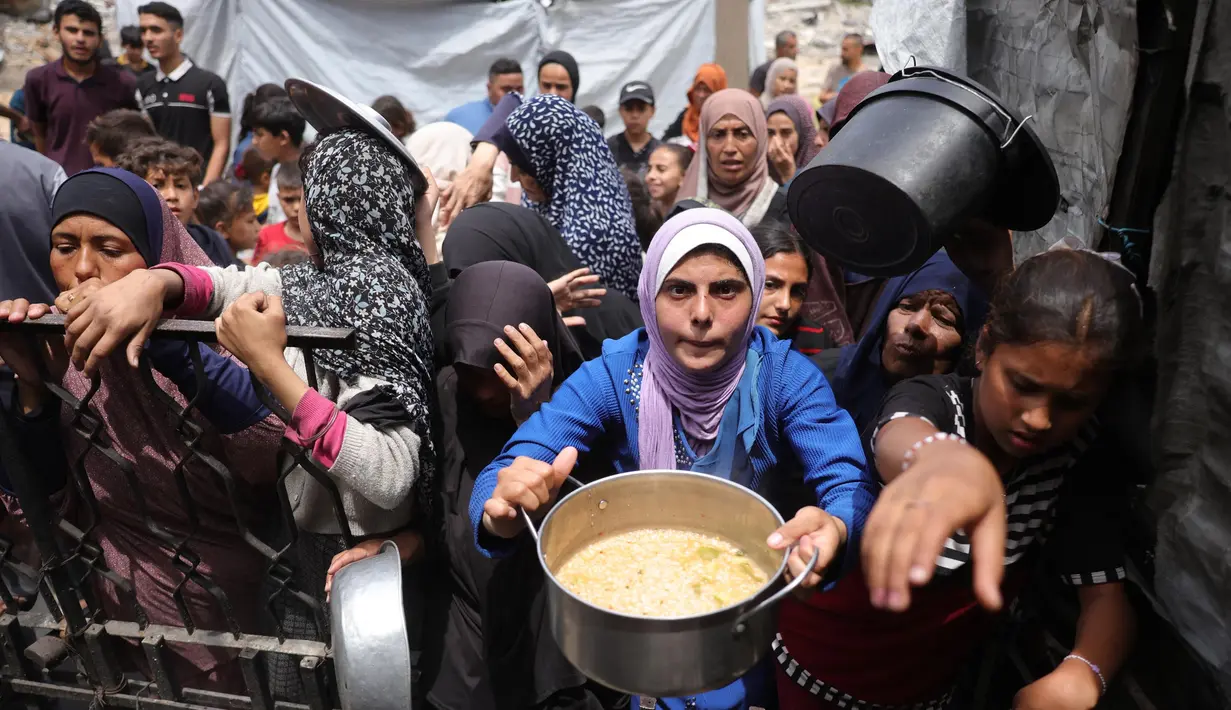 Untuk diketahui, Israel memberlakukan blokade bantuan kemanusiaan di Gaza sejak 2 Maret 2025, termasuk menghentikan pasokan makanan, pasokan medis, dan bantuan lainnya. (BASHAR TALEB/AFP)