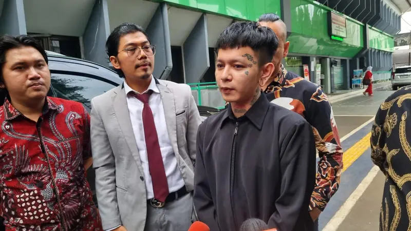 Sexy Goath di Pengadilan Negeri Jakarta Selatan, Senin (1/7/2024).