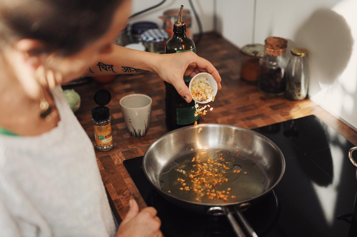 Ilustrasi memasak, masakan pedas