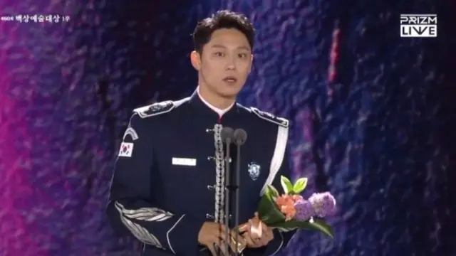 Lee Do Hyun ketika menerima gelar Aktor Terbaik pada Baeksang Arts Awards 2024. (Tangkapan Layar Live Streaming Baeksang Arts Awards 2024)