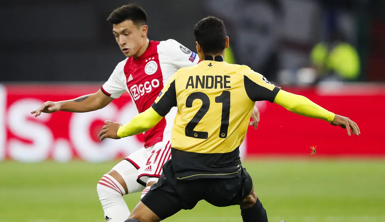 Lisandro Martinez. Bek tengah Argentina berusia 24 tahun ini akan memperkuat klub barunya Manchester United di musim 2022/2023 usai didatangkan dari Ajax Amsterdam, klub yang dibelanya selama 3 musim sejak awal musim 2019/2020, dengan nilai transfer 57,37 juta euro. Bersama Ajax ia total tampil dalam 118 laga di semua ajang dengan torehan 6 gol dan 6 assist. Bersama Timnas Argentina ia baru mengoleksi 7 caps sejak melakukan debut pada 22 Maret 2019. (AFP/ANP/Maurice van Steen)