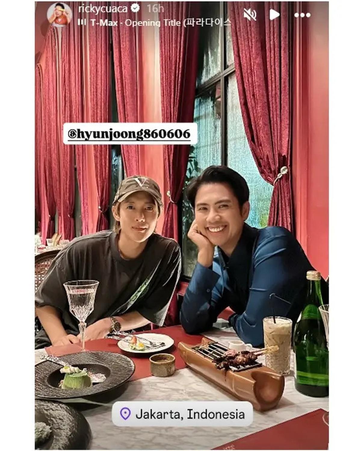 6 Potret Ricky Cuaca Bertemu Kim Hyun Joong di Jakarta, Akrab Bak Sahabat Lama