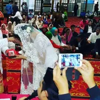 Akhamd Febry Marzulie Nara dan Selena Alesandra saat akad nikah (Instagram/@febrynara27)