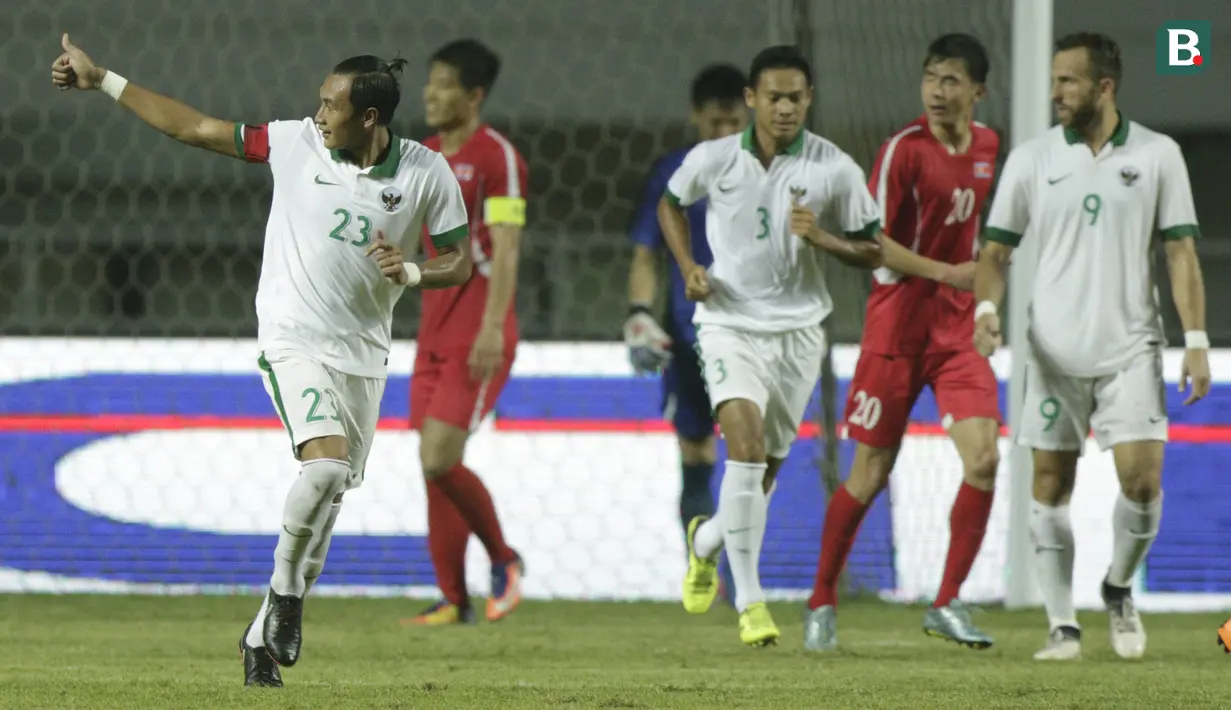 Kapten Indonesia, Hansamu Yama, saat melawan Korea Utara pada laga PSSI Anniversary Cup 2018 di Stadion Pakansari, Senin (30/4/2018). Skor berakhir imbang 0-0. (Bola.com/M Iqbal Ichsan)