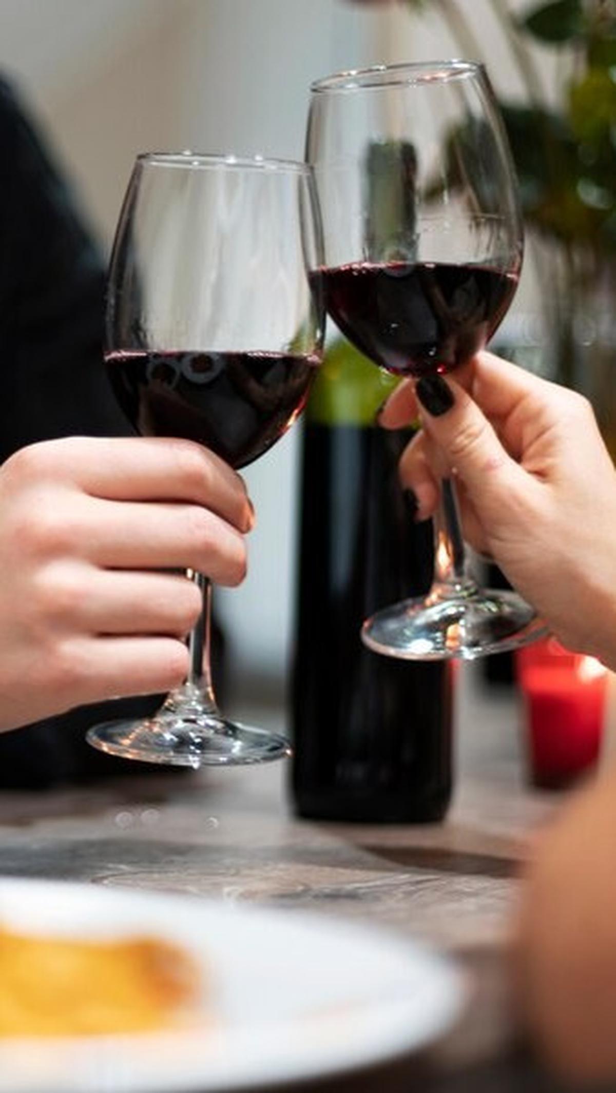 8.&nbsp;Minum anggur merah di Italia