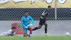 Dewa United mengawali langkahnya di BRI Liga 1 2023/2024 dengan memetik tiga poin penuh setelah mengalahkan tamunya Arema FC 1-0 di Stadion Indomilk Arena, Tangerang, Minggu (2/7/2023). Gol tunggal kemenangan Dewa United dilesakkan oleh legiun asing mereka Alex Martins Ferreira dengan sebuah tandukan kepala memanfaatkan umpan silang Majed Osman pada menit ke-74. (Bola.com/Bagaskara Lazuardi)