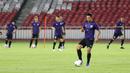 Pemain Thailand saat latihan jelang laga kualifikasi Piala Dunia 2022 di SUGBK, Jakarta, Senin (9/9). Thailand akan berhadapan dengan Indonesia. (Bola.com/M Iqbal Ichsan)