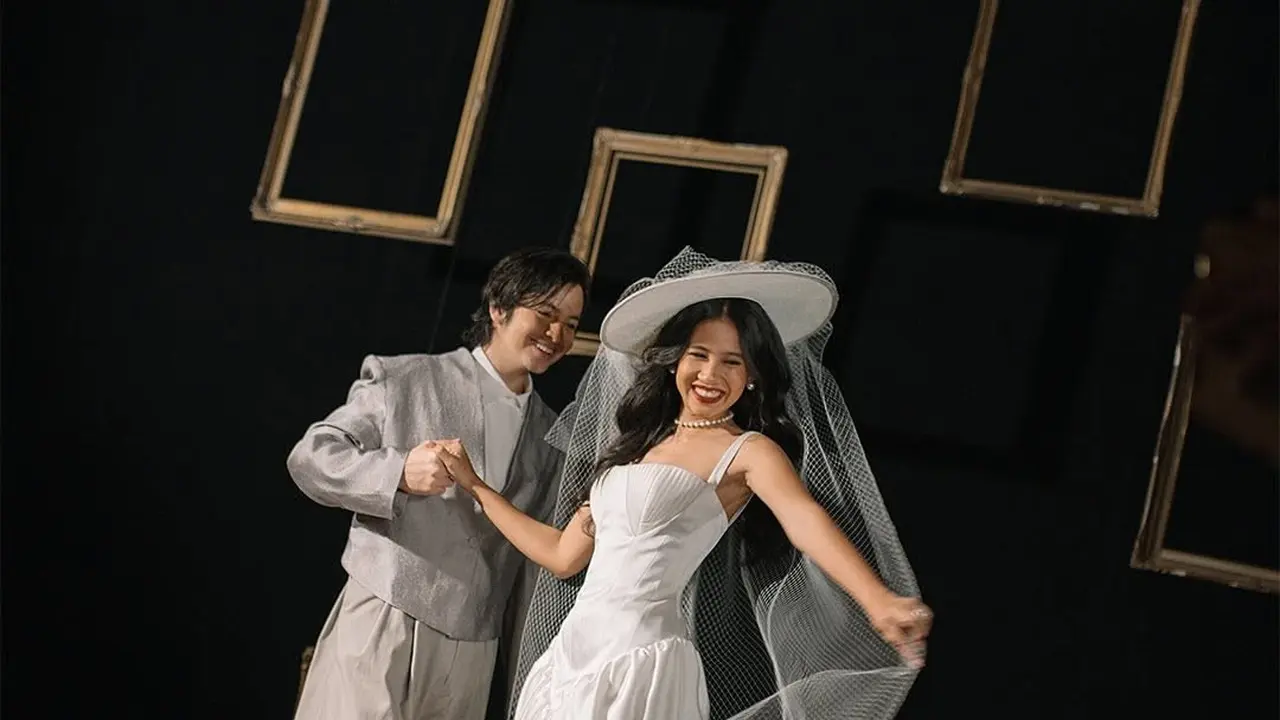 8 Foto Prewedding Angga Yunanda dan Shenina Cinnamon yang Bak Adegan Film Berbagai Genre