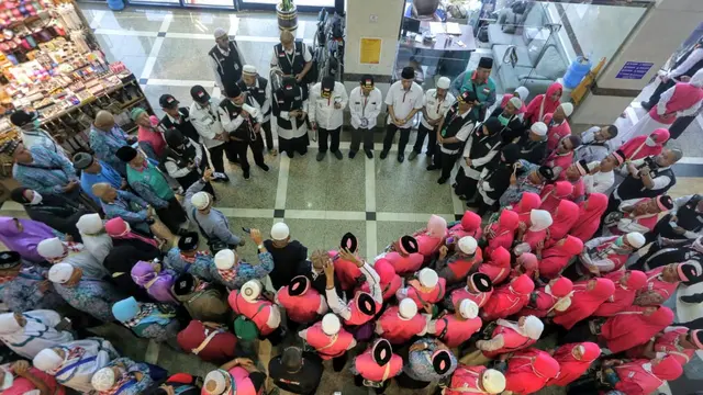 Jemaah haji yang akan diberangkatkan ke Madinah dari Makkah. Bahauddin/MCH
