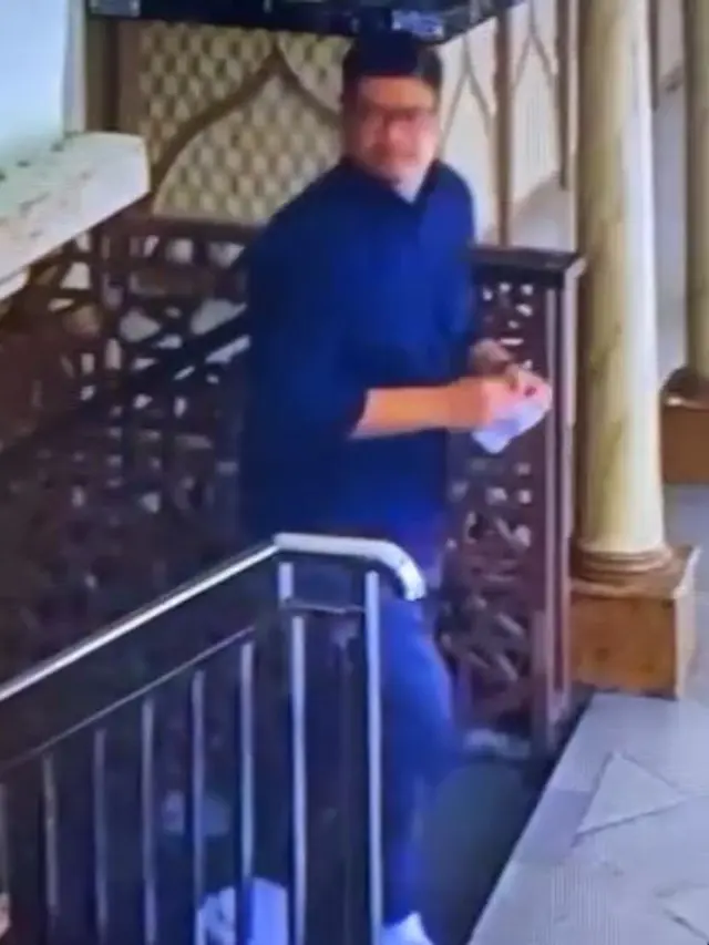 Viral Pria Tempelkan Barcode QRIS Palsu di Kotak Amal Masjid, Ini Fakta-Faktanya