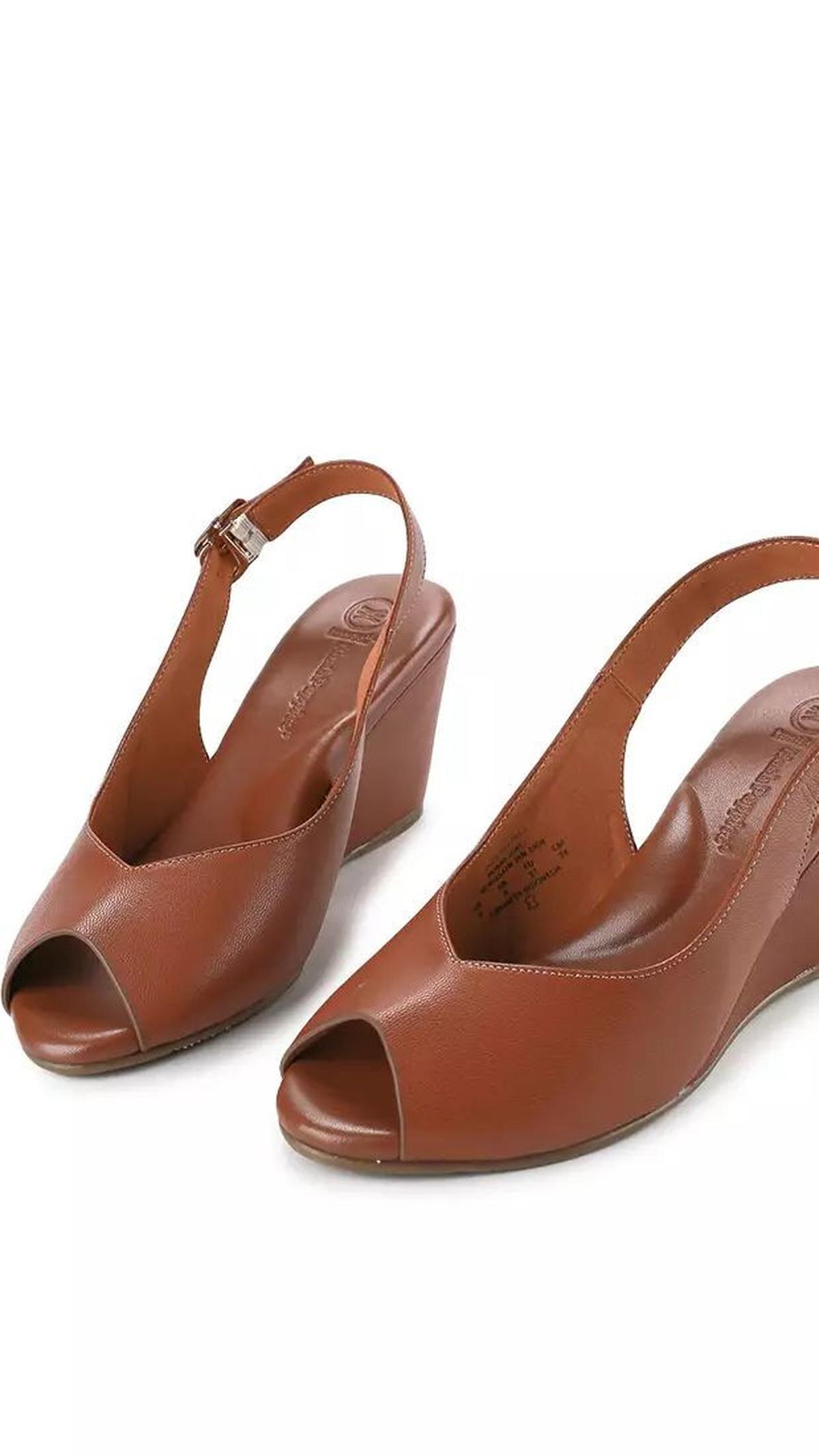 <b>Wedges dari Brand Hush Puppies</b>